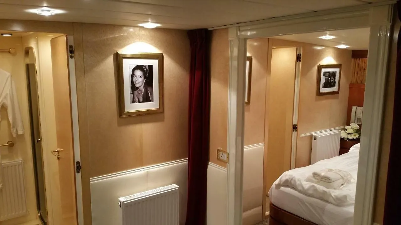 Christina Onassis Yachthotel Rotterdam 4*,