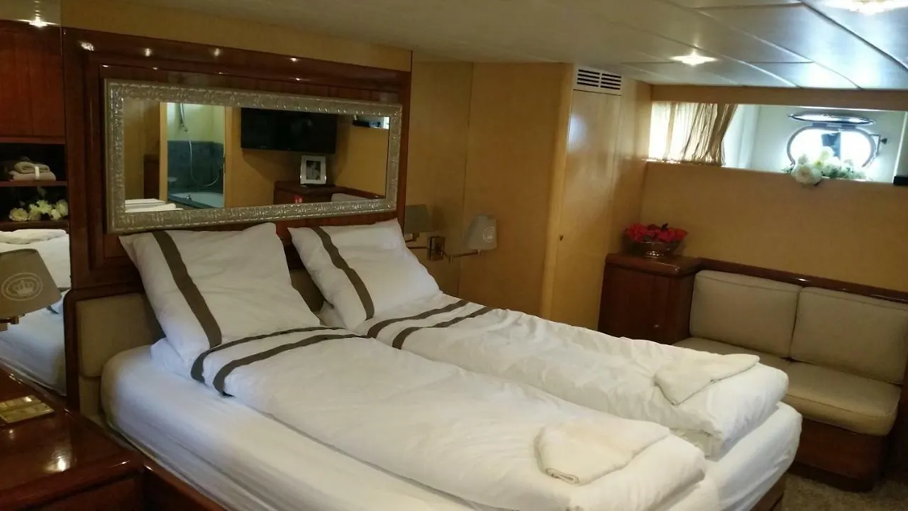 Christina Onassis Yachthotel Rotterdam Hotel